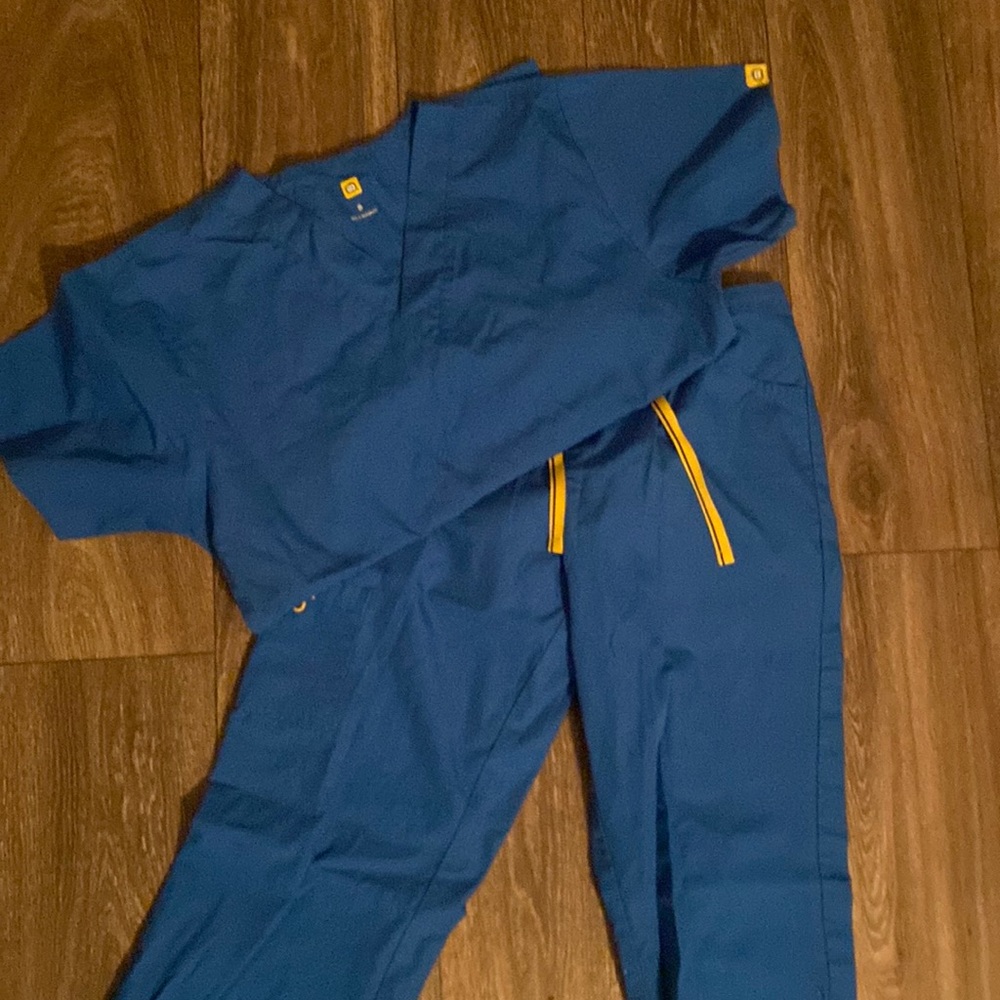 Wonder wink scrub set size small royal blue